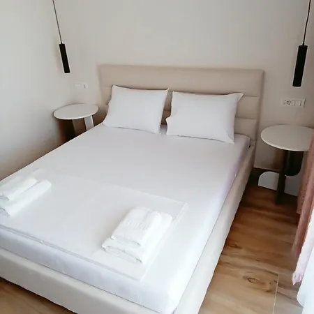 Bed & Breakfast Tonia Livadh 4*