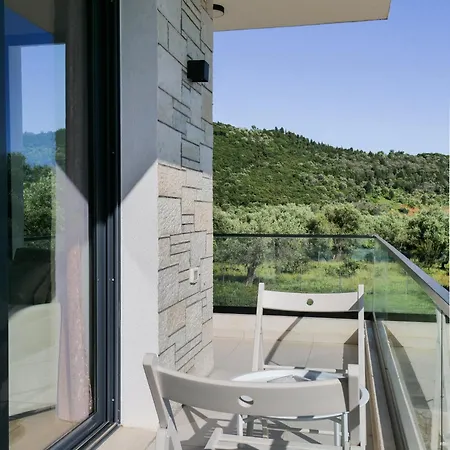 Bed & Breakfast Tonia Livadh 4*