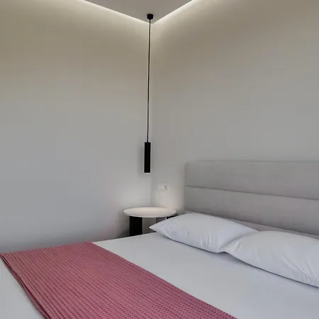 Bed & Breakfast Tonia Livadh 4*