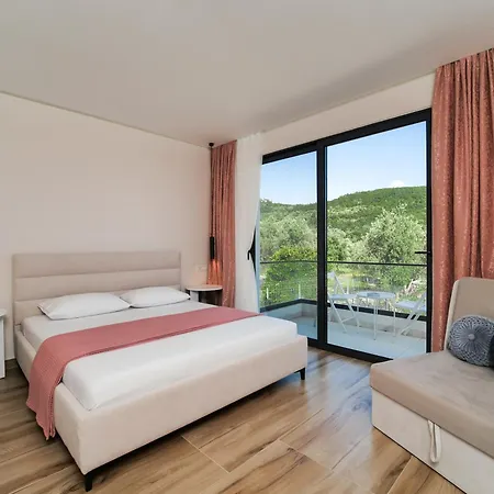 Tonia Livadh Himarë