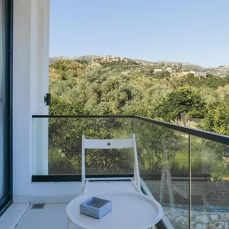 Tonia Livadh Bed & Breakfast 4*