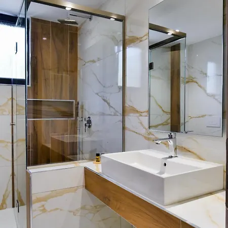 Bed & Breakfast Tonia Livadh 4*