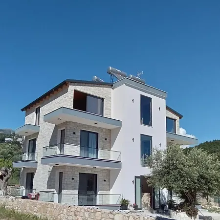 Bed & Breakfast Tonia Livadh 4*