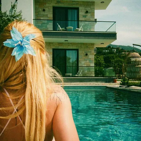 Bed & Breakfast Tonia Livadh 4*