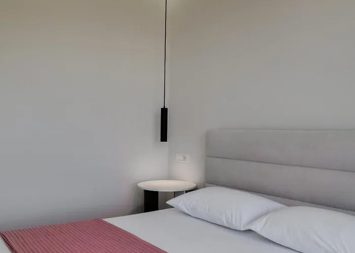 Frühstückspension Tonia Livadh 4*