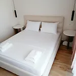 Bed & Breakfast Tonia Livadh 4*