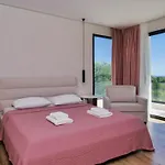 Bed & Breakfast Tonia Livadh 4*