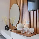 Bed & Breakfast Tonia Livadh 4*
