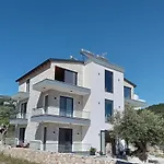 Bed & Breakfast Tonia Livadh 4*