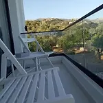 Tonia Livadh 4* Himare