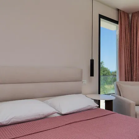 Tonia Livadh 히마레