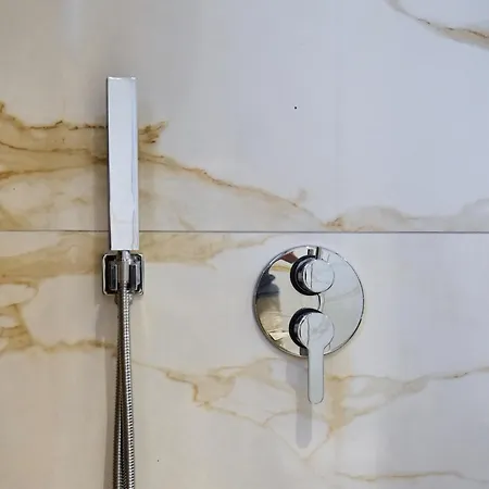 Tonia Livadh לינה וארוחת בוקר 4*